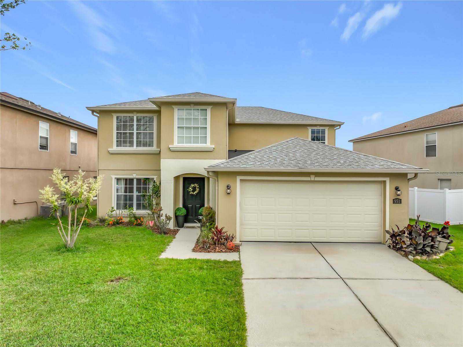 Single Family Residence in ORLANDO, FL - Daniel Dourado