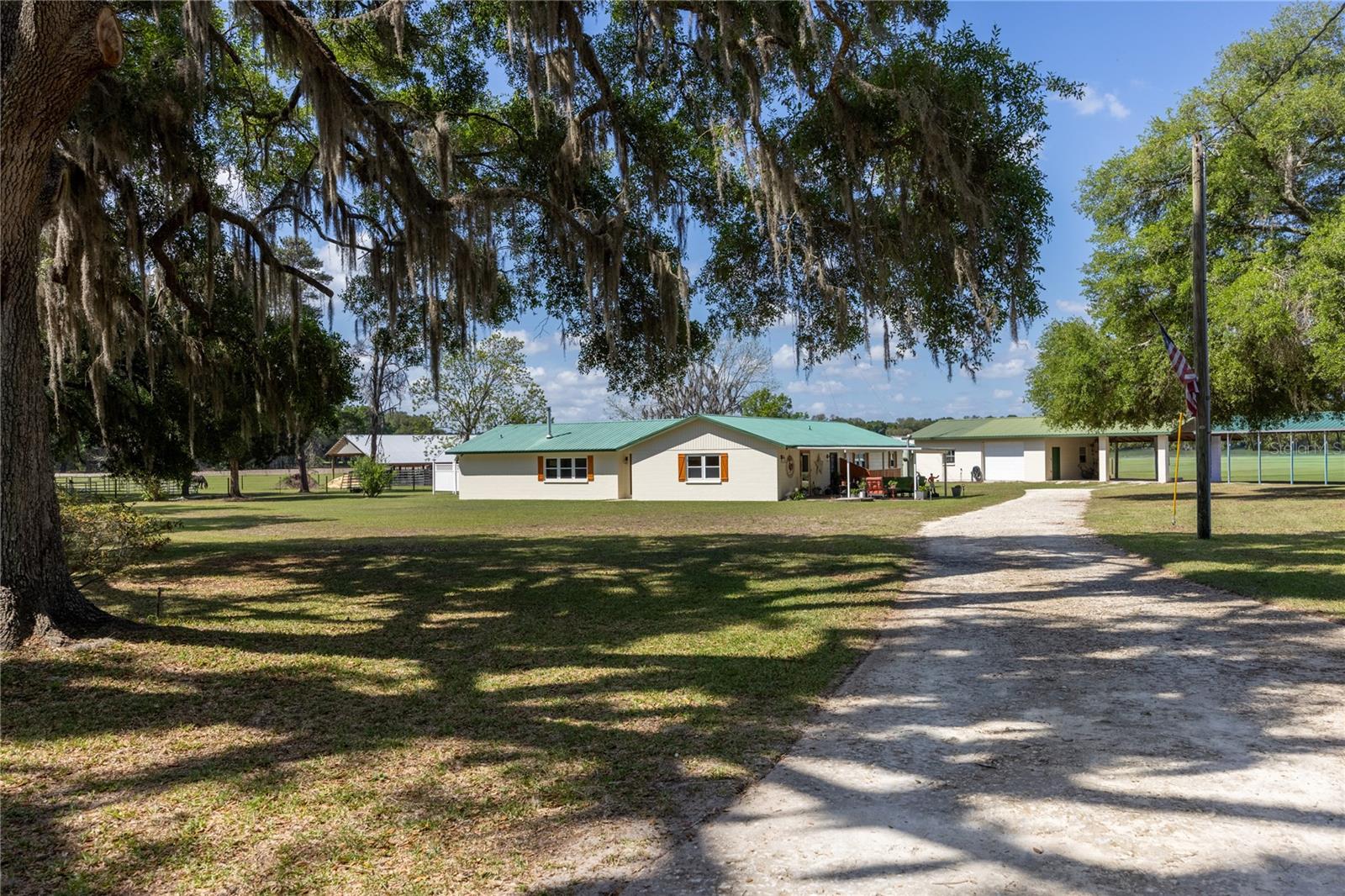 Single Family Residence em NEWBERRY, FL - Daniel Dourado