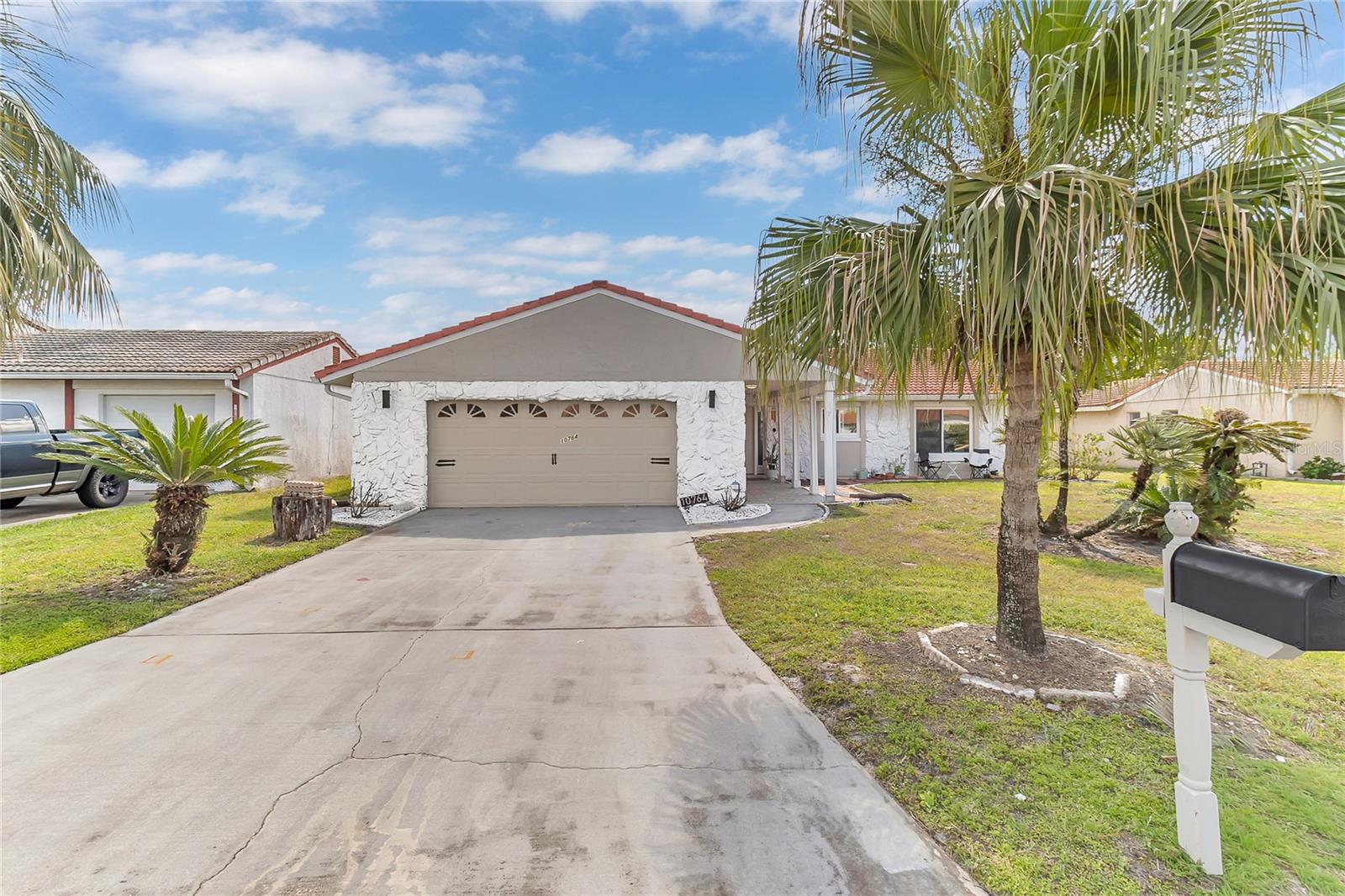 Single Family Residence in ORLANDO, FL - Daniel Dourado