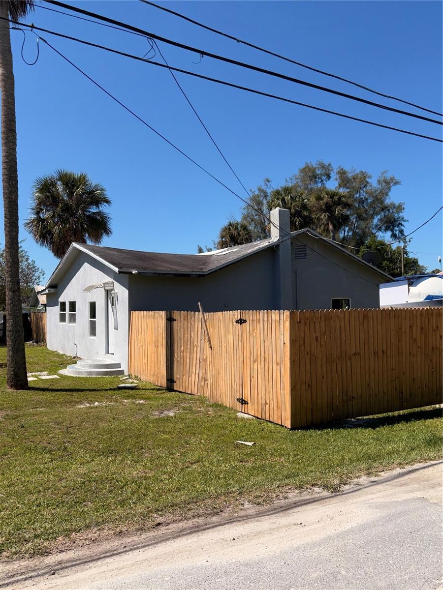 Single Family Residence in NEW PORT RICHEY, FL - Daniel Dourado