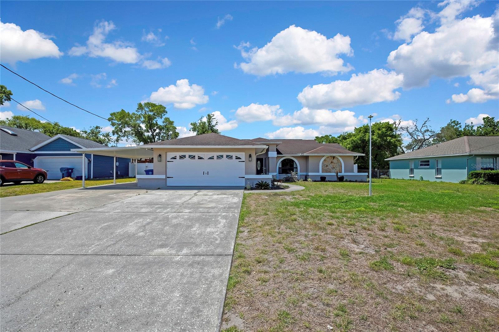 Single Family Residence em SPRING HILL, FL - Daniel Dourado