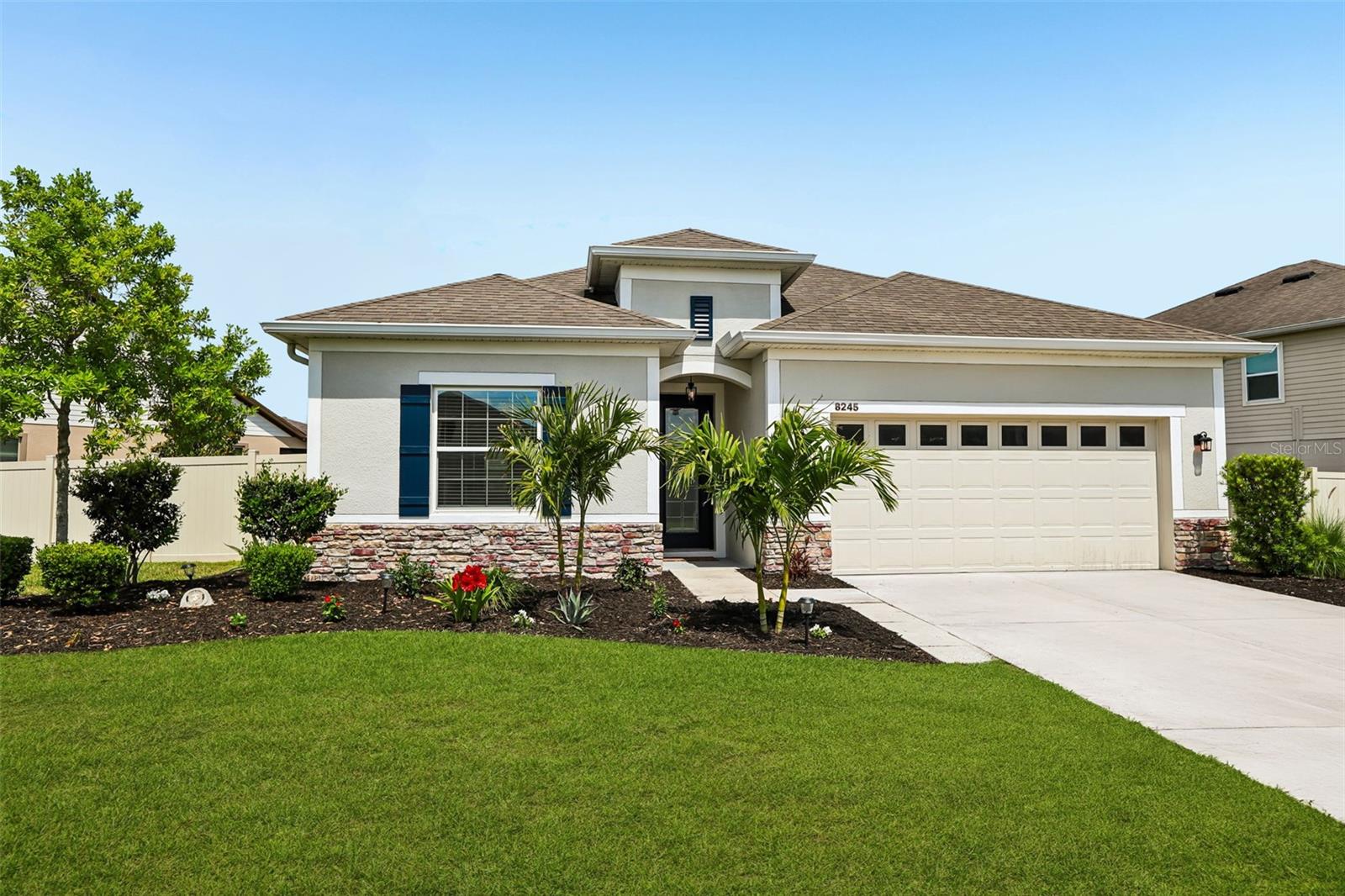 Single Family Residence in WESLEY CHAPEL, FL - Daniel Dourado