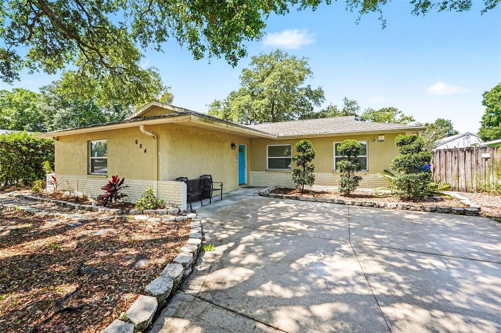Single Family Residence in OLDSMAR, FL - Daniel Dourado