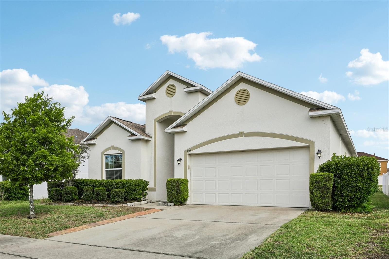 Single Family Residence in HAINES CITY, FL - Daniel Dourado