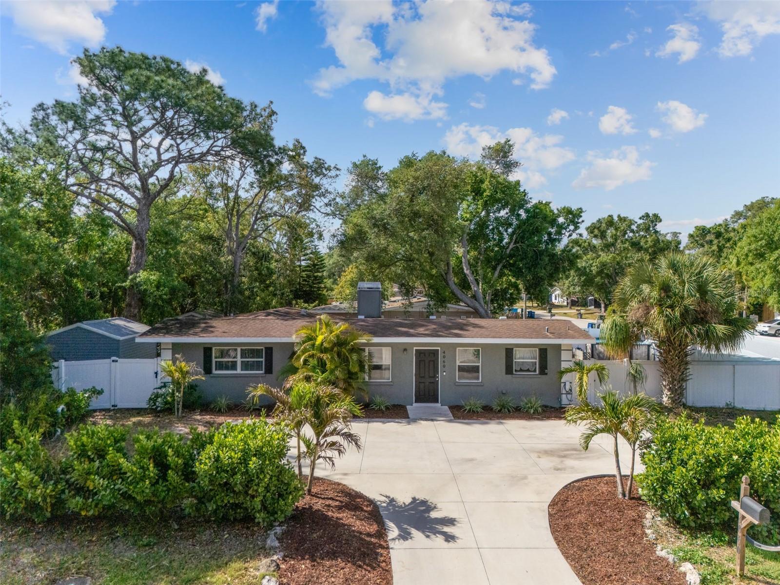 Single Family Residence in SARASOTA, FL - Daniel Dourado