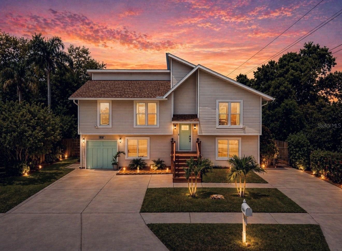 Single Family Residence in SARASOTA, FL - Daniel Dourado