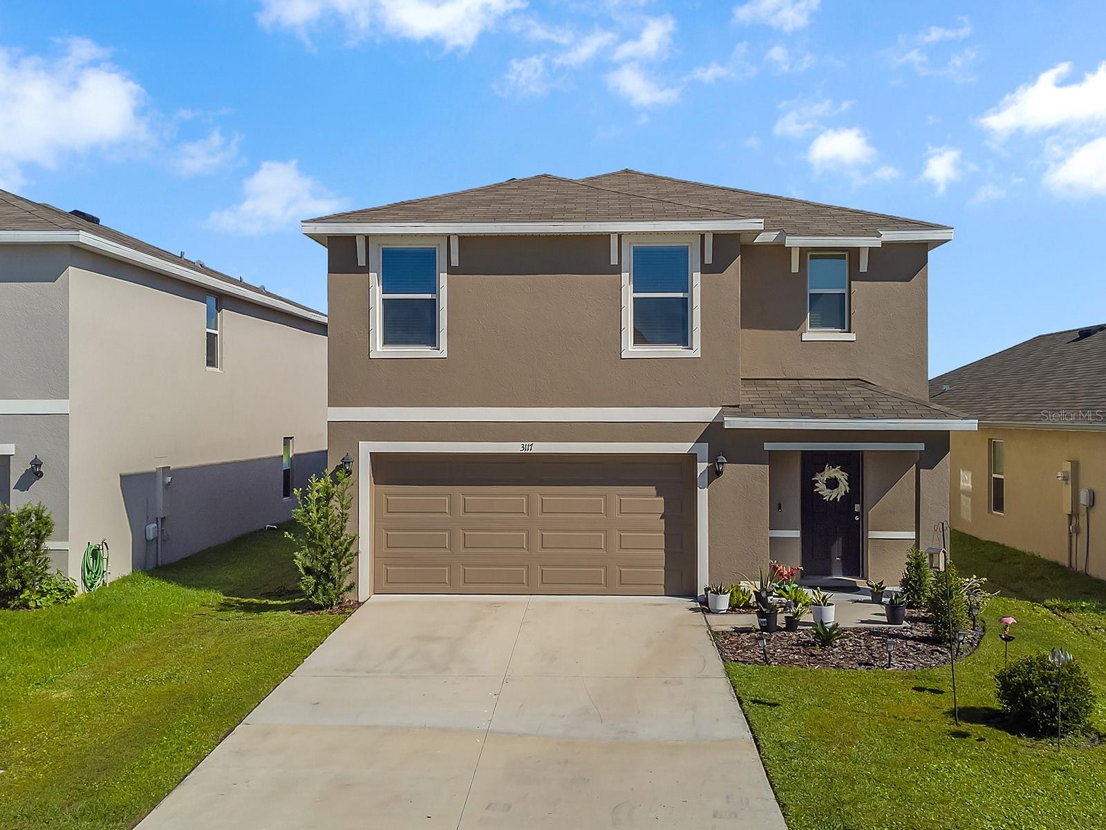 Single Family Residence in BRADENTON, FL - Daniel Dourado