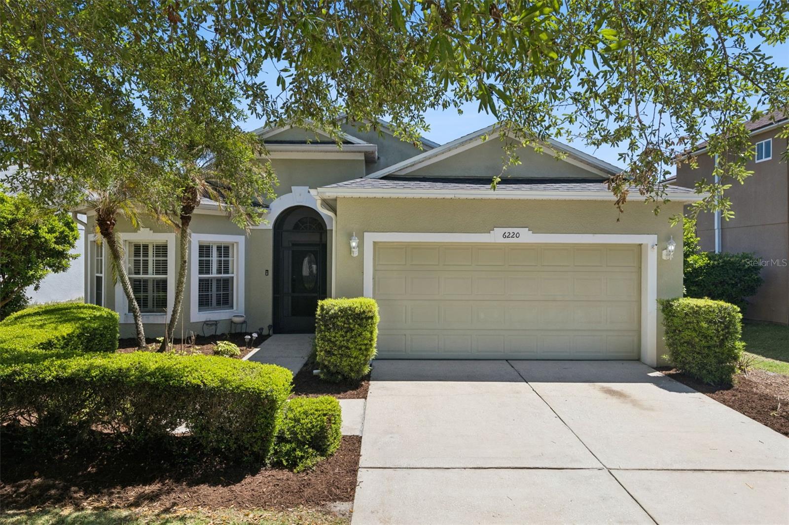 Single Family Residence in MOUNT DORA, FL - Daniel Dourado