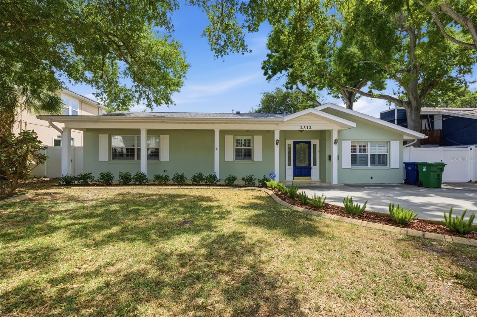 Single Family Residence in TAMPA, FL - Daniel Dourado