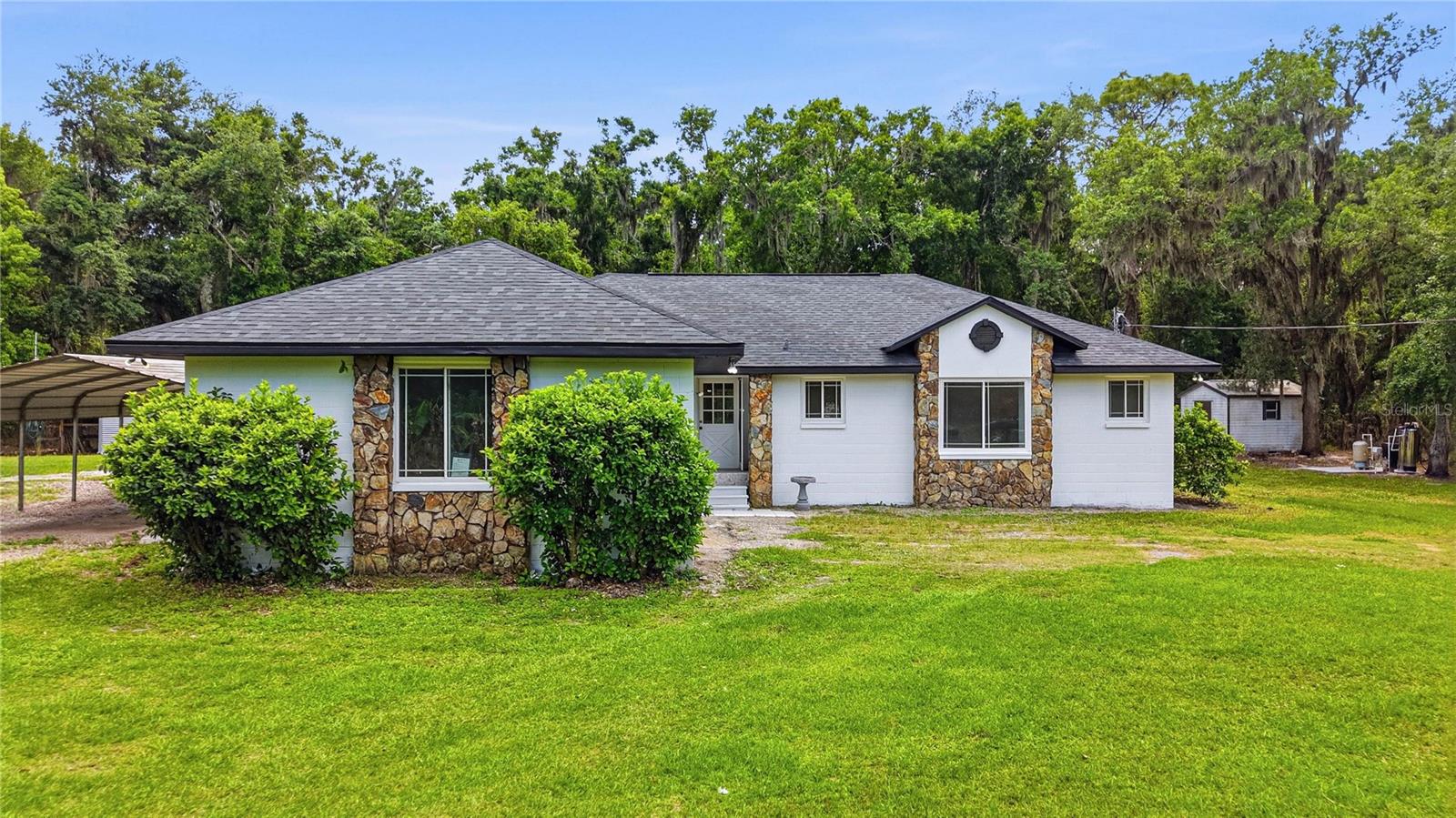 Single Family Residence in LITHIA, FL - Daniel Dourado