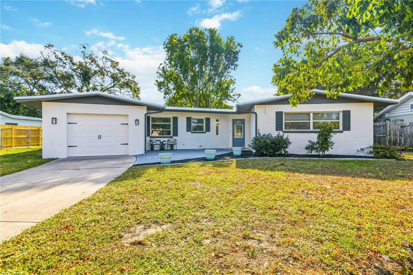 Single Family Residence in SARASOTA, FL - Daniel Dourado