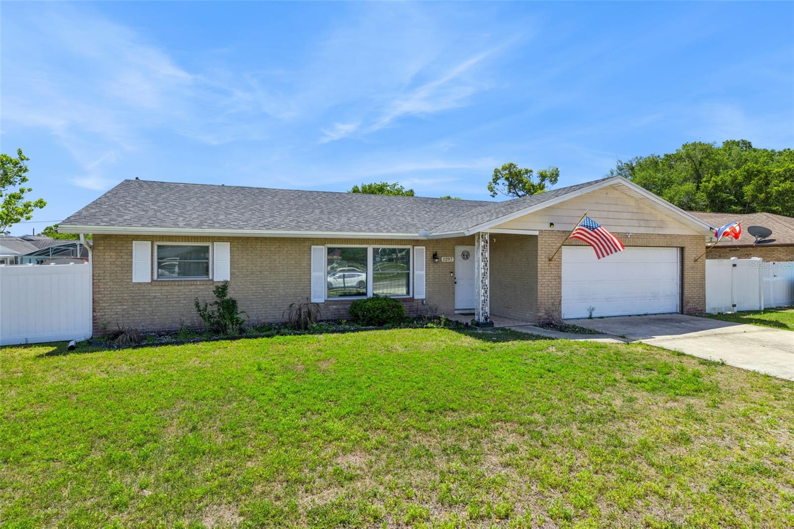 Single Family Residence in DELTONA, FL - Daniel Dourado