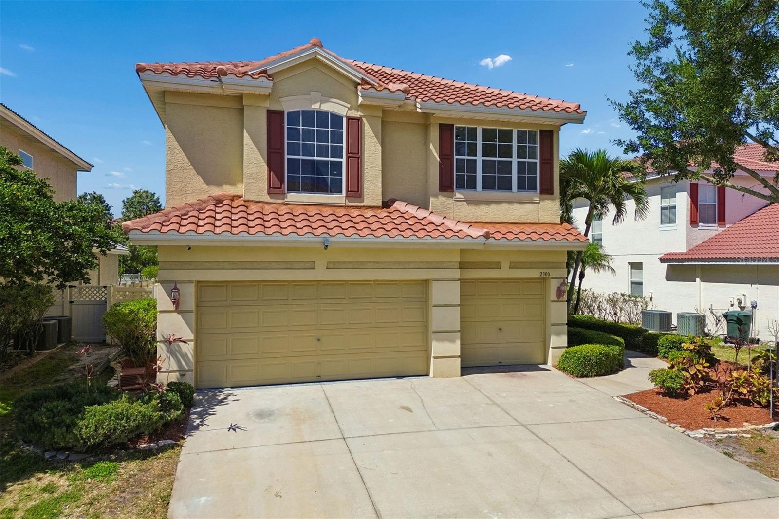 Single Family Residence in DUNEDIN, FL - Daniel Dourado