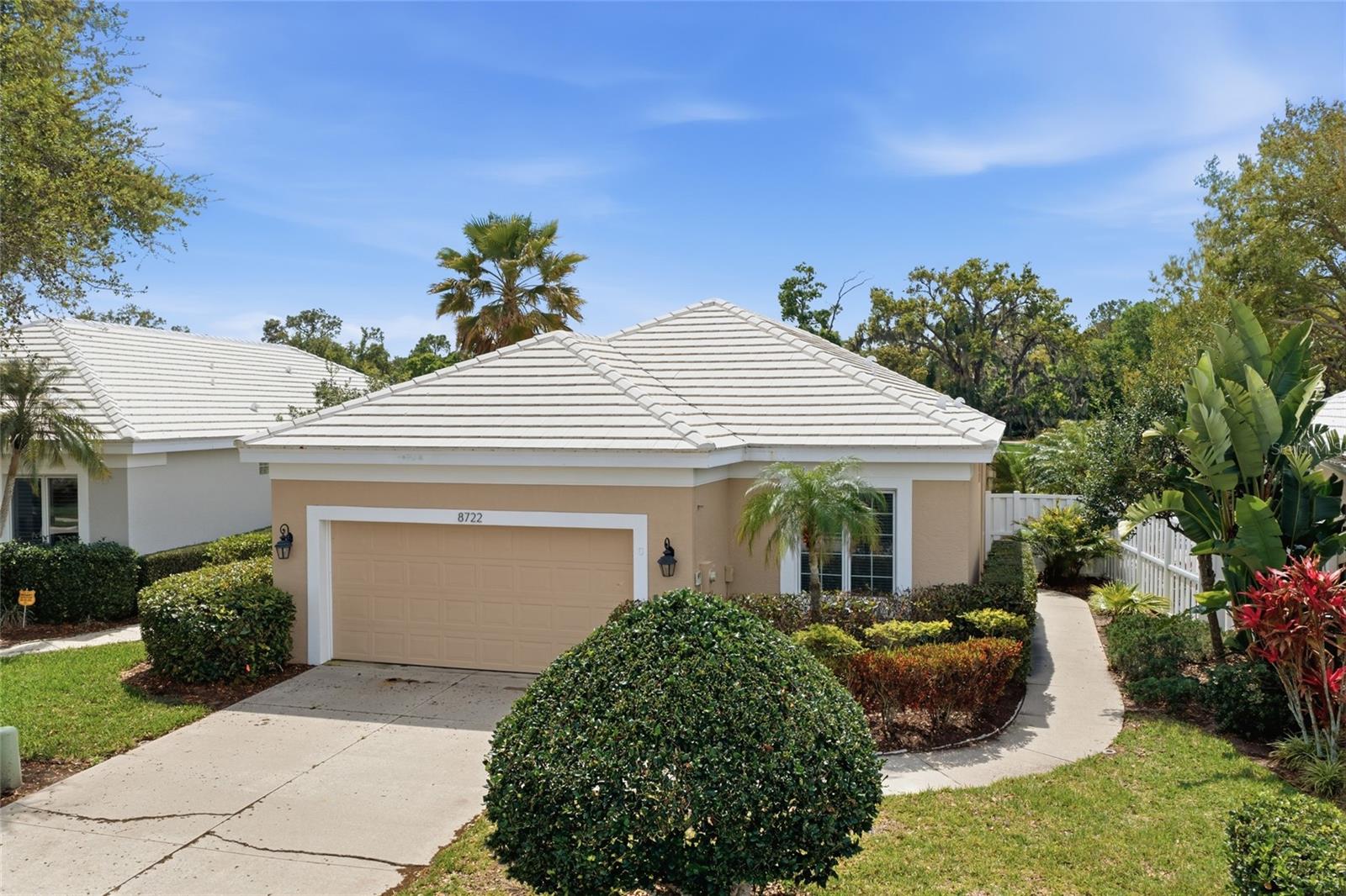 Single Family Residence in BRADENTON, FL - Daniel Dourado