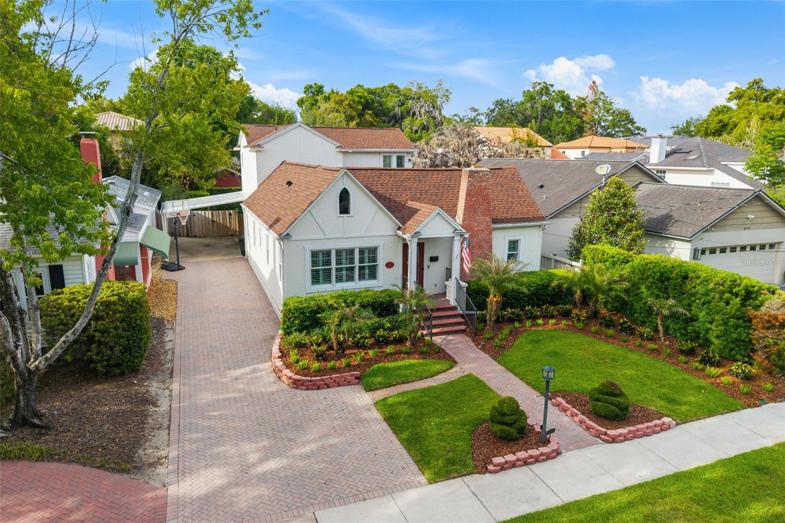 Single Family Residence in ORLANDO, FL - Daniel Dourado