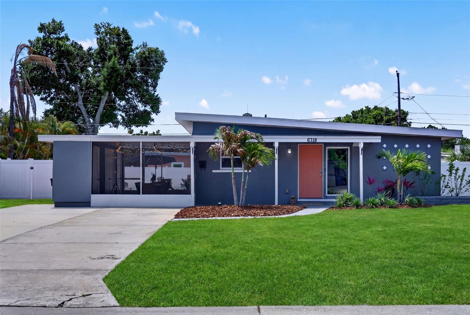 Single Family Residence em ST PETERSBURG, FL - Daniel Dourado