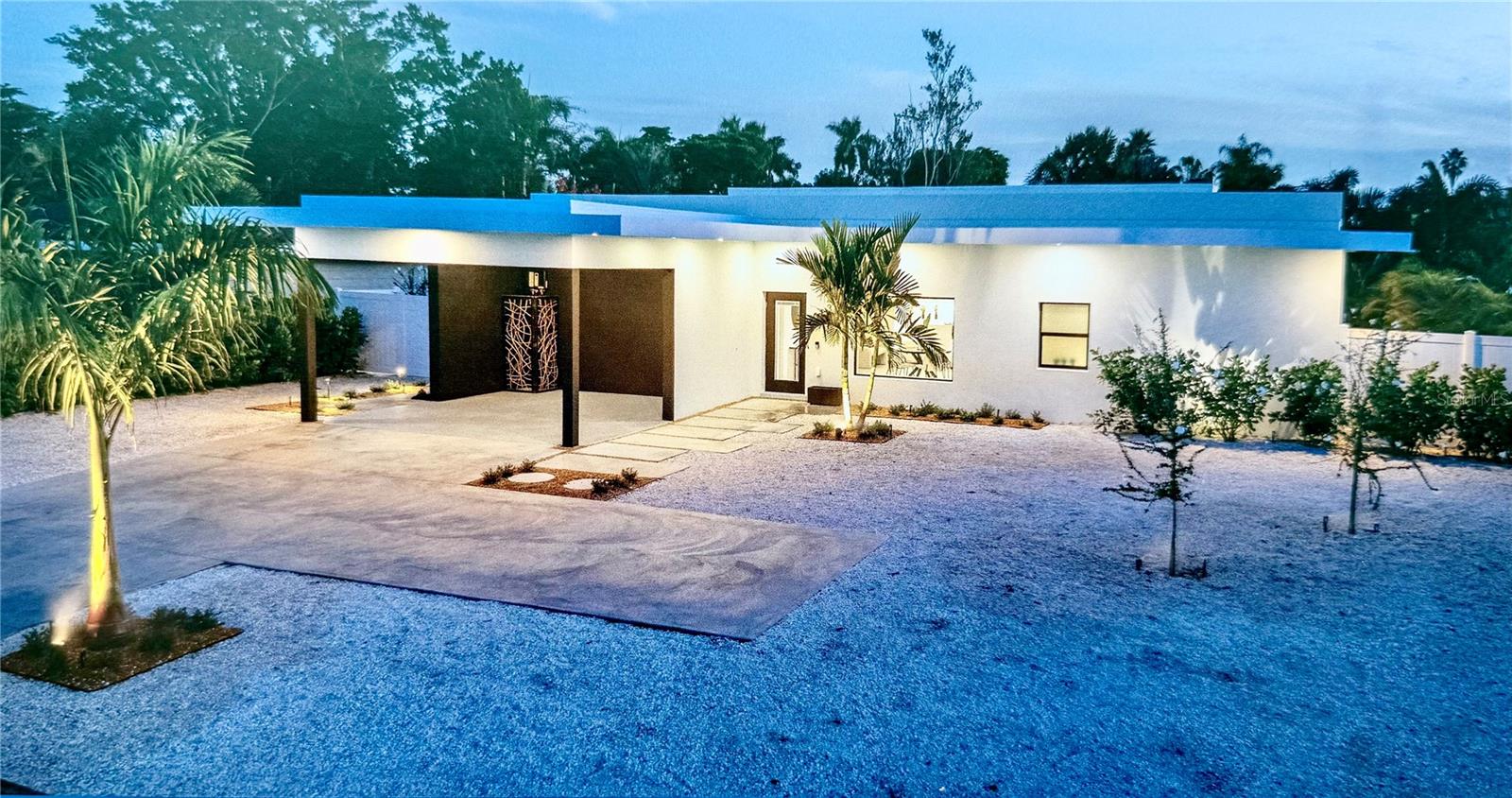 Single Family Residence in SARASOTA, FL - Daniel Dourado