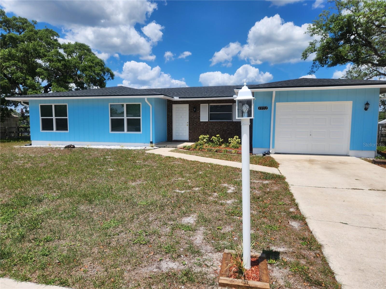 Single Family Residence in DELTONA, FL - Daniel Dourado