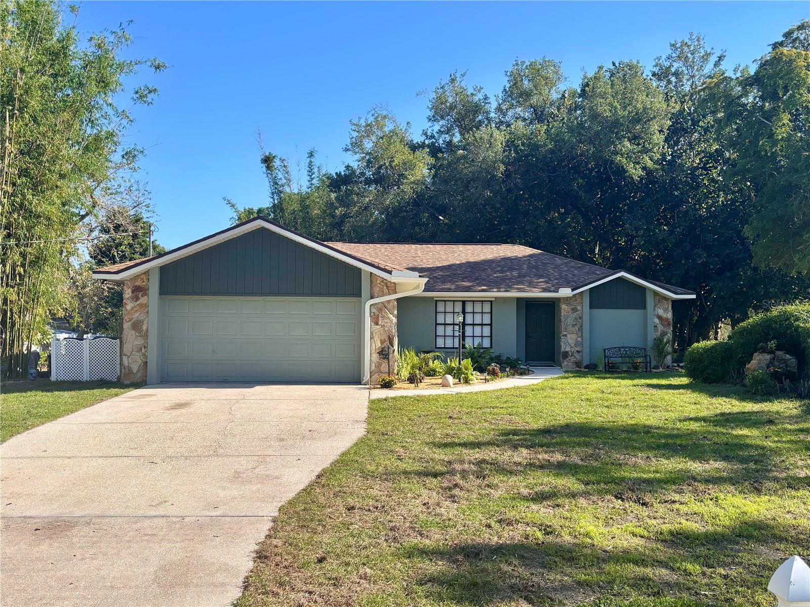 Single Family Residence in BRADENTON, FL - Daniel Dourado