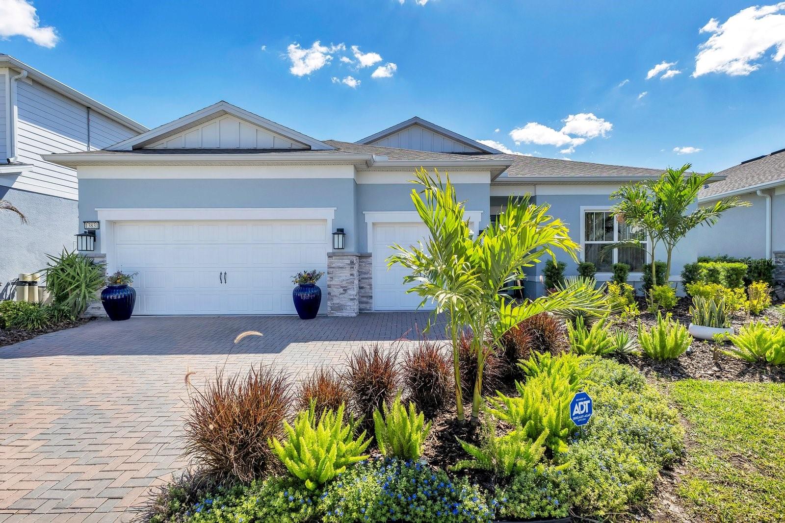 Single Family Residence in ORLANDO, FL - Daniel Dourado