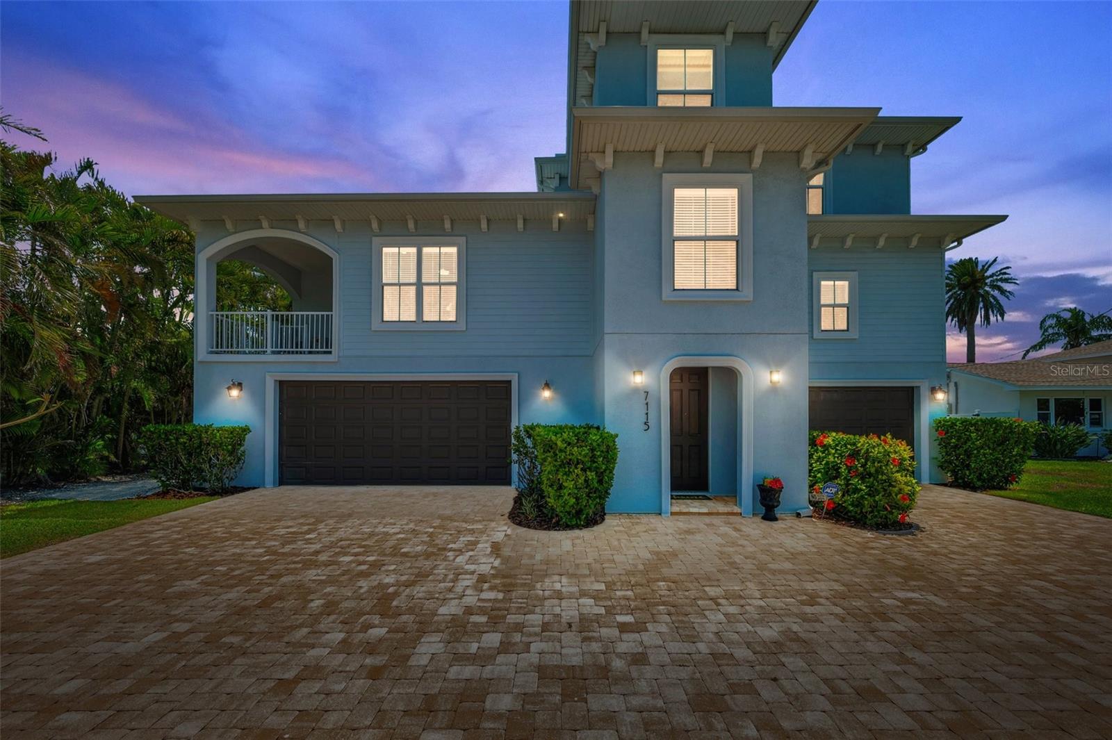 Single Family Residence in ST PETE BEACH, FL - Daniel Dourado