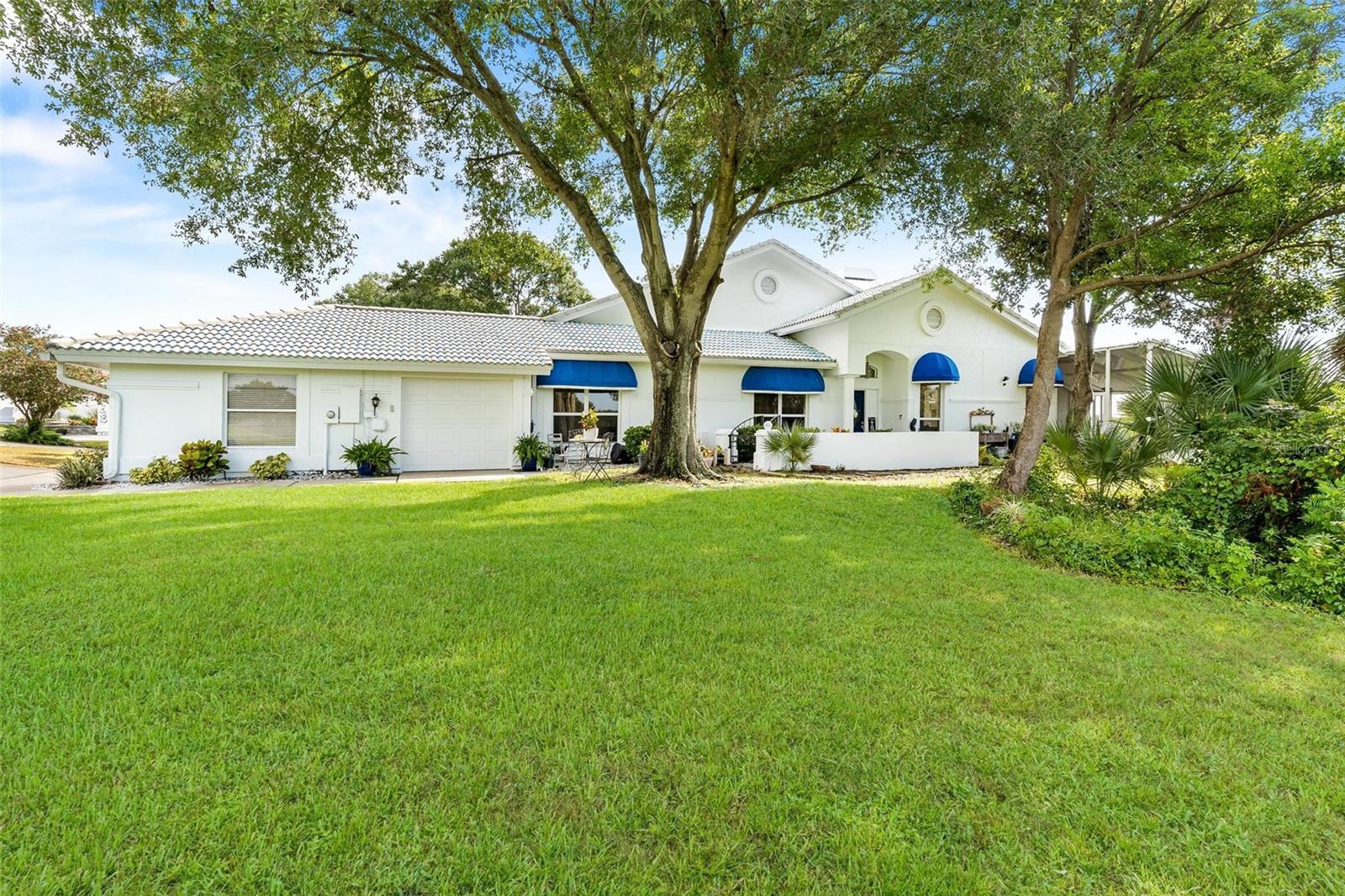 Single Family Residence in LADY LAKE, FL - Daniel Dourado