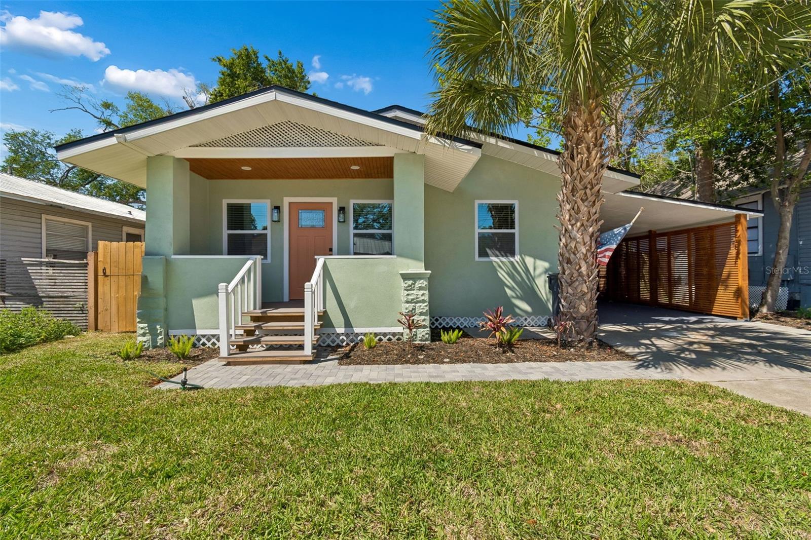 Single Family Residence in TAMPA, FL - Daniel Dourado