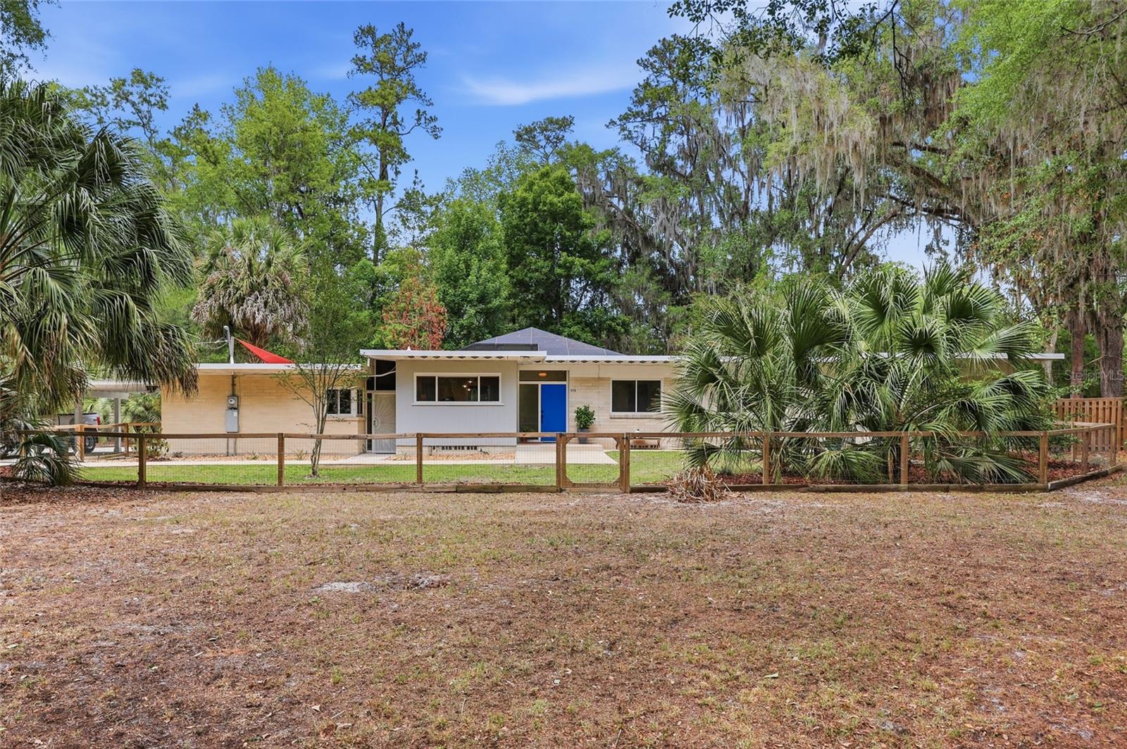 Single Family Residence in GAINESVILLE, FL - Daniel Dourado