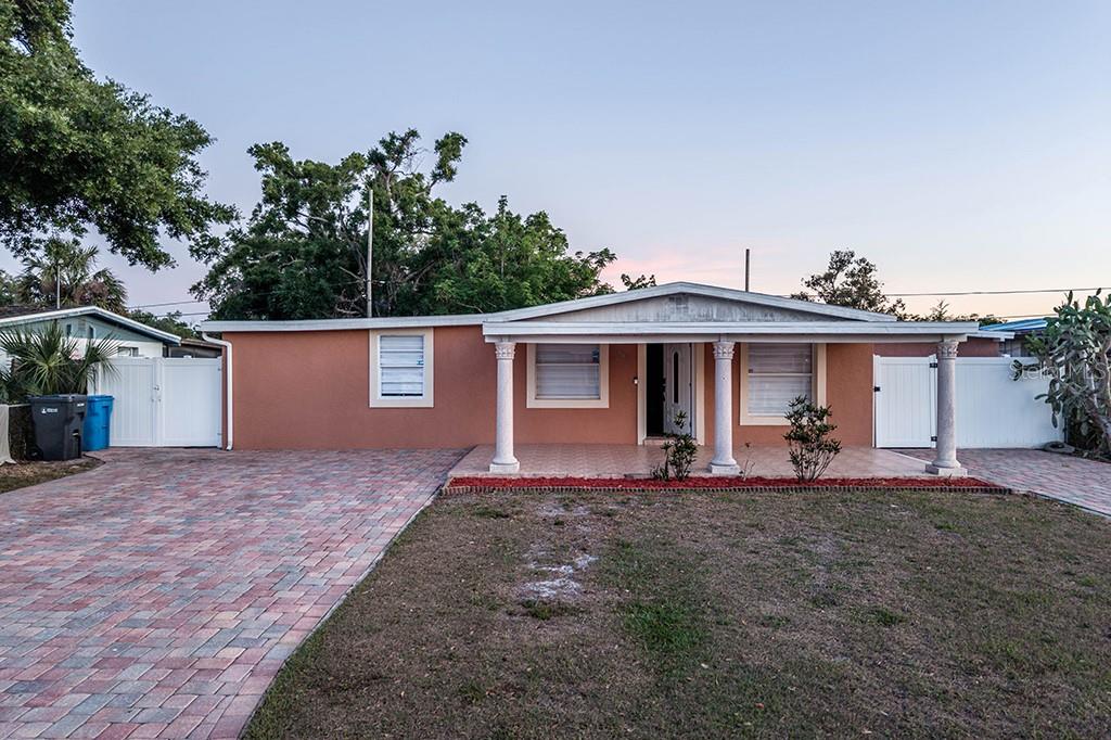 Single Family Residence in TAMPA, FL - Daniel Dourado