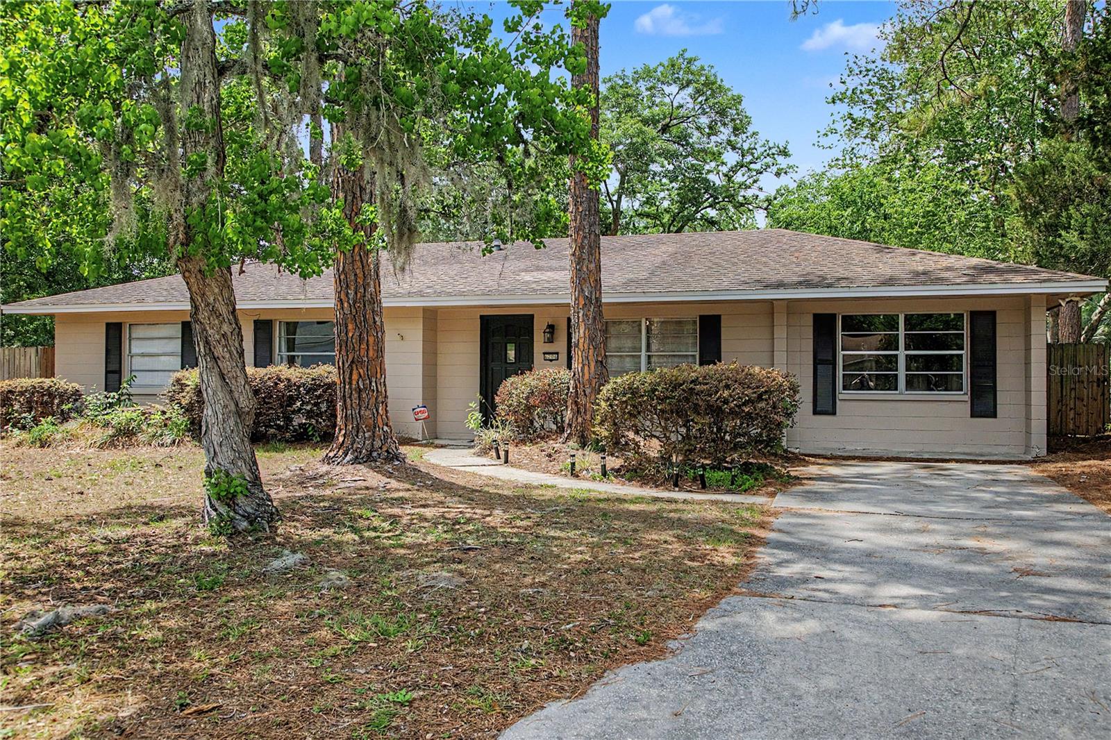 Single Family Residence in GAINESVILLE, FL - Daniel Dourado
