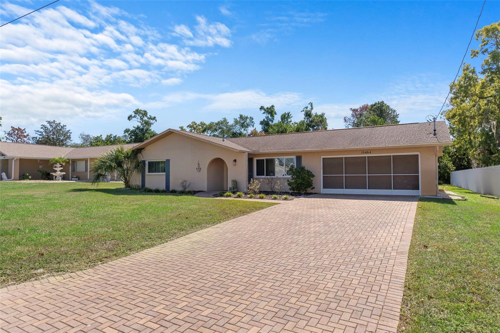 Single Family Residence em SPRING HILL, FL - Daniel Dourado