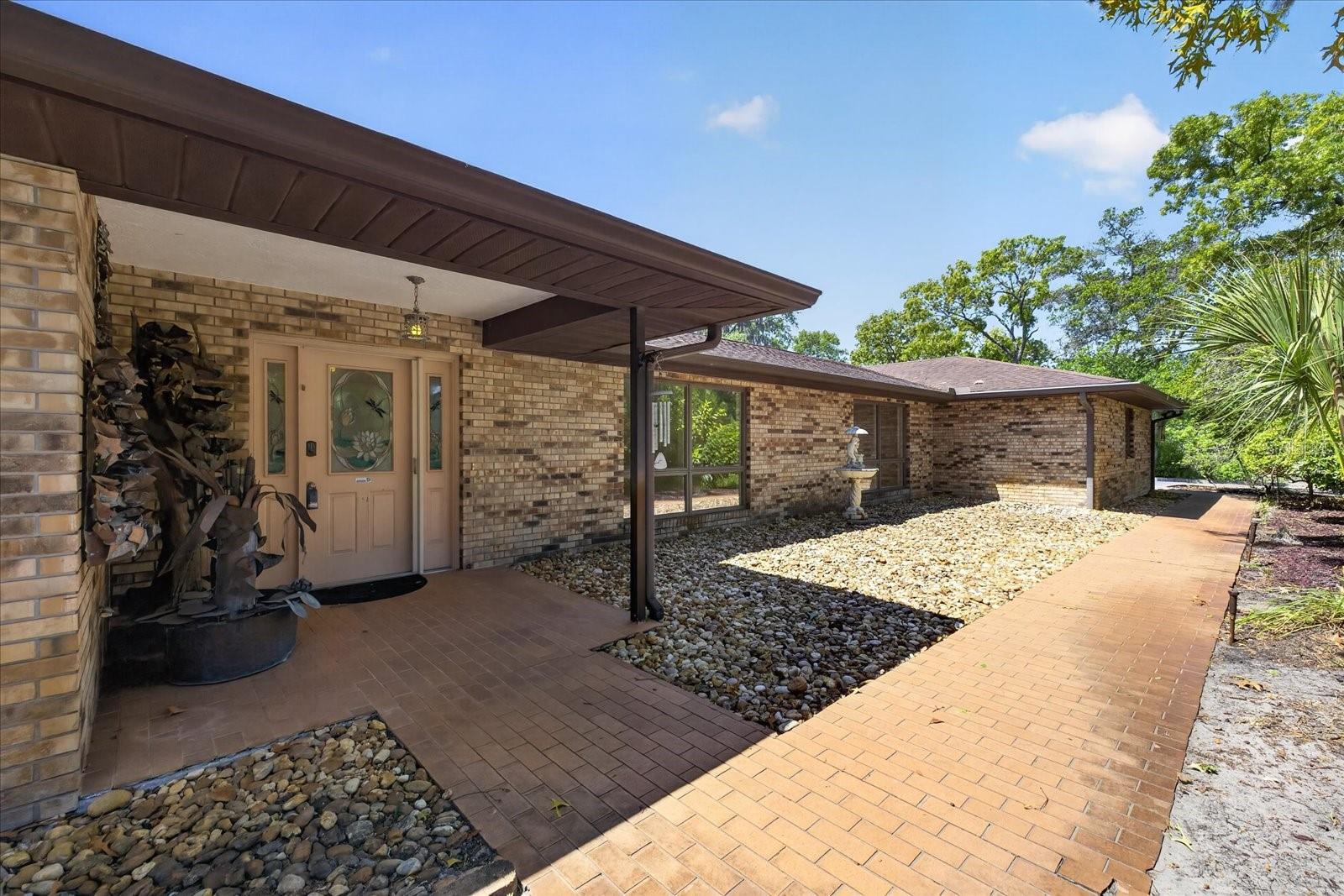 Single Family Residence in NEW PORT RICHEY, FL - Daniel Dourado