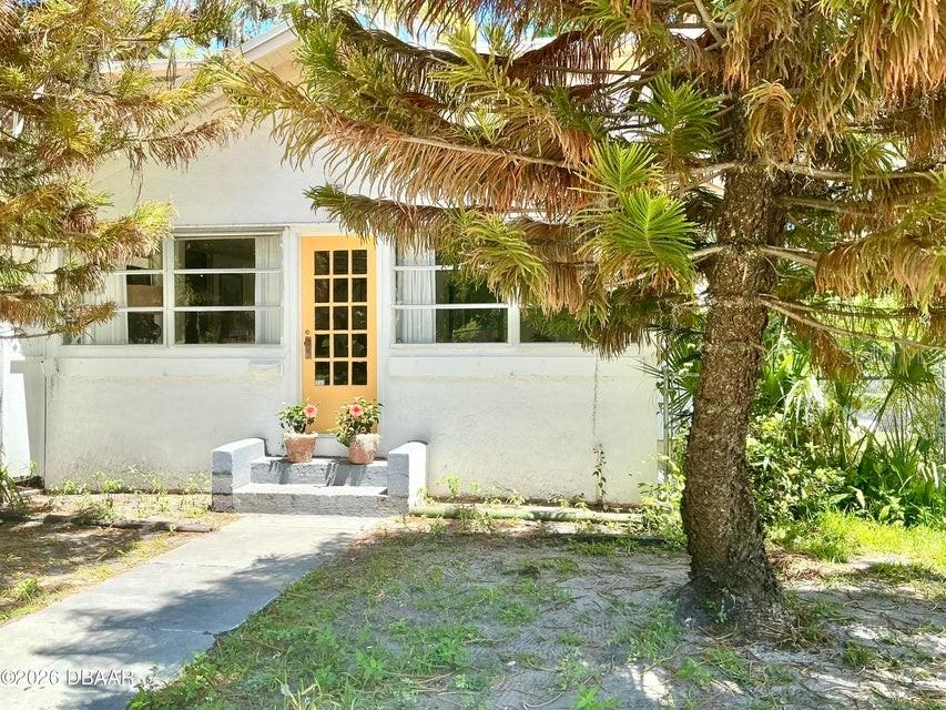 Single Family Residence in DAYTONA BEACH, FL - Daniel Dourado