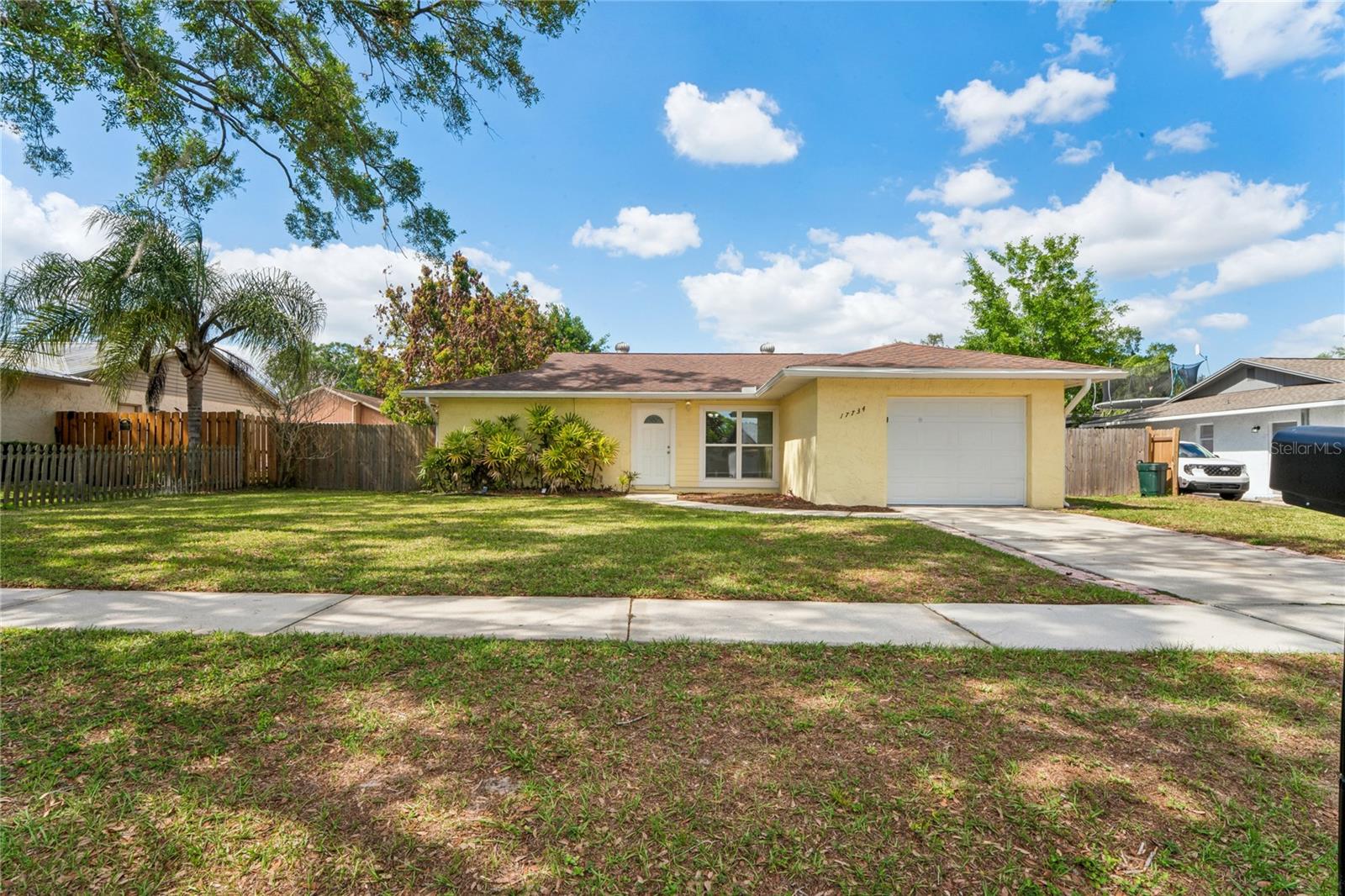 Single Family Residence in LUTZ, FL - Daniel Dourado