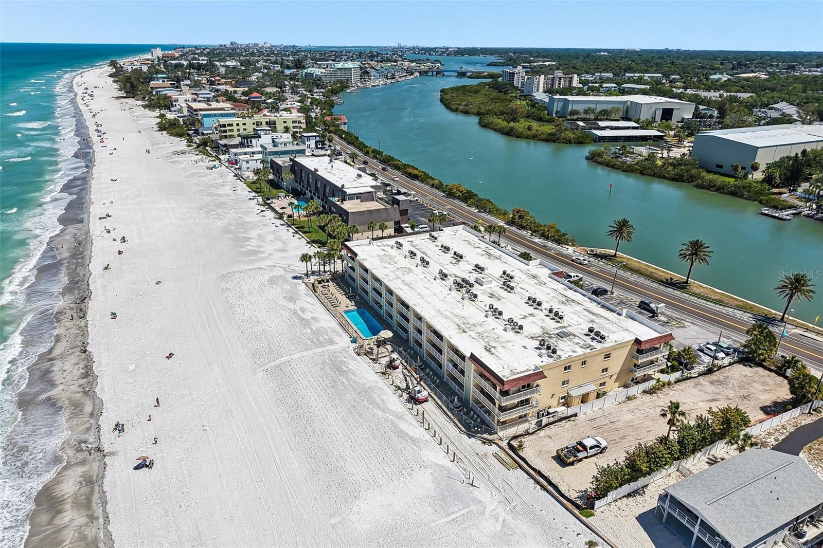 Condominium em INDIAN ROCKS BEACH, FL - Daniel Dourado