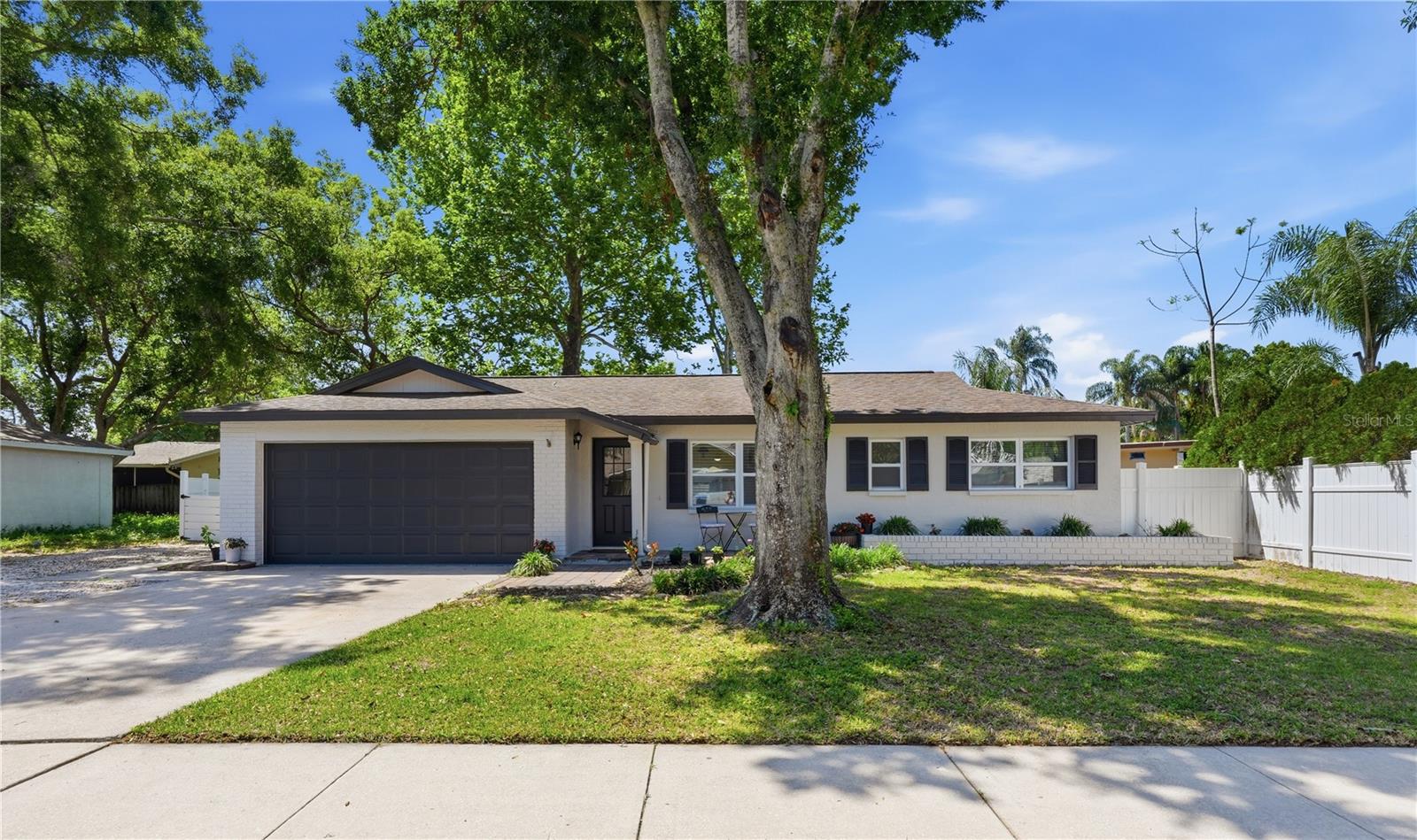 Single Family Residence in PALM HARBOR, FL - Daniel Dourado