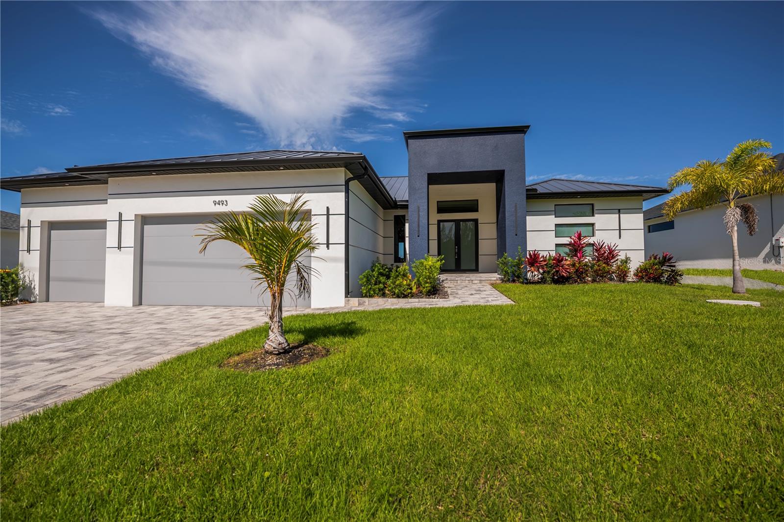 Single Family Residence in PORT CHARLOTTE, FL - Daniel Dourado