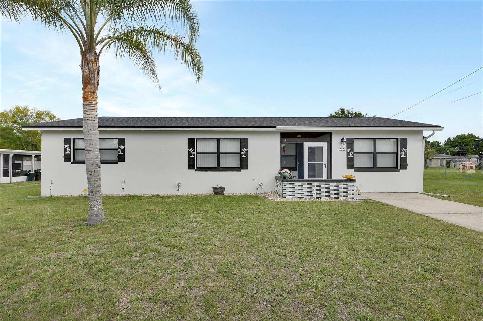 Single Family Residence in DEBARY, FL - Daniel Dourado