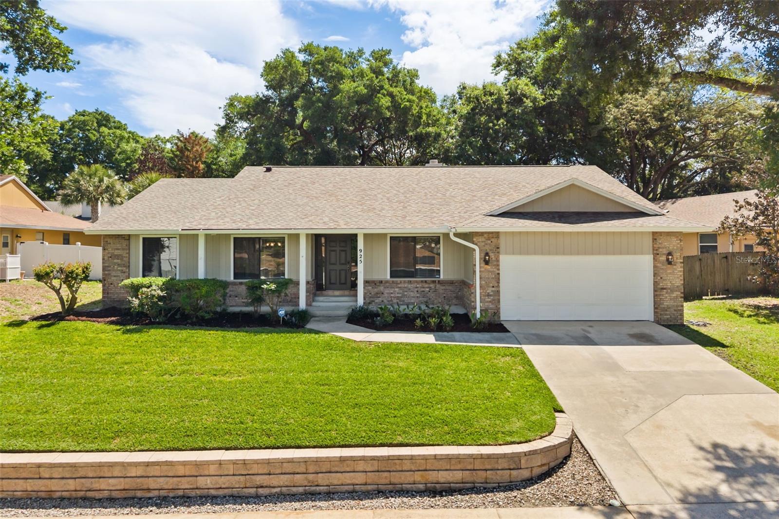 Single Family Residence in ORLANDO, FL - Daniel Dourado