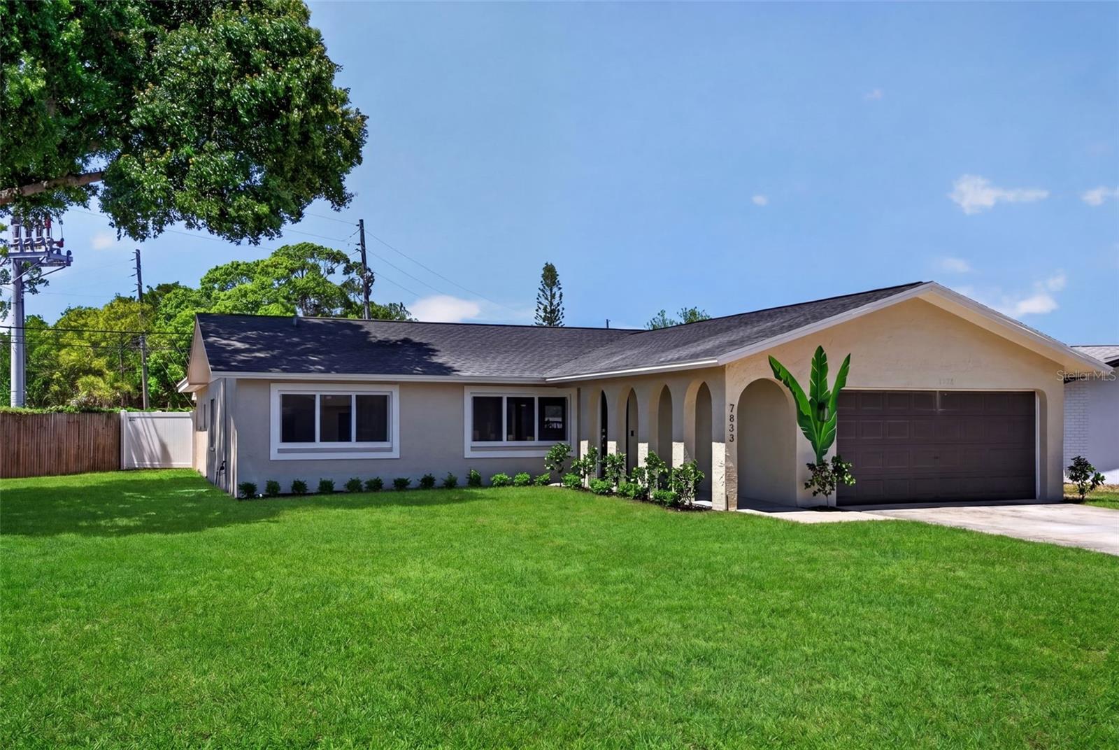 Single Family Residence em ST PETERSBURG, FL - Daniel Dourado