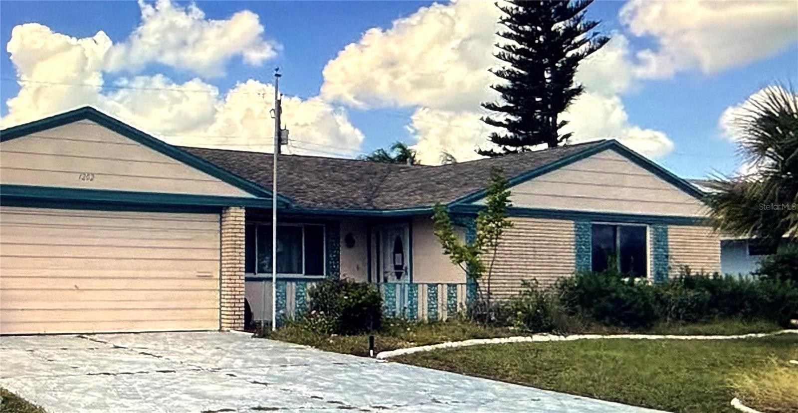 Single Family Residence in SUN CITY CENTER, FL - Daniel Dourado