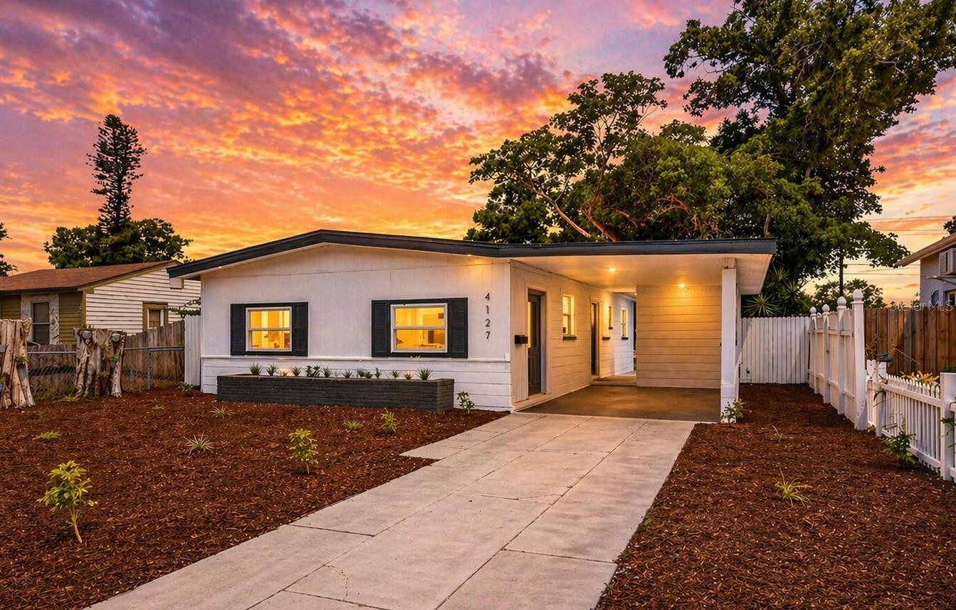 Single Family Residence em ST PETERSBURG, FL - Daniel Dourado