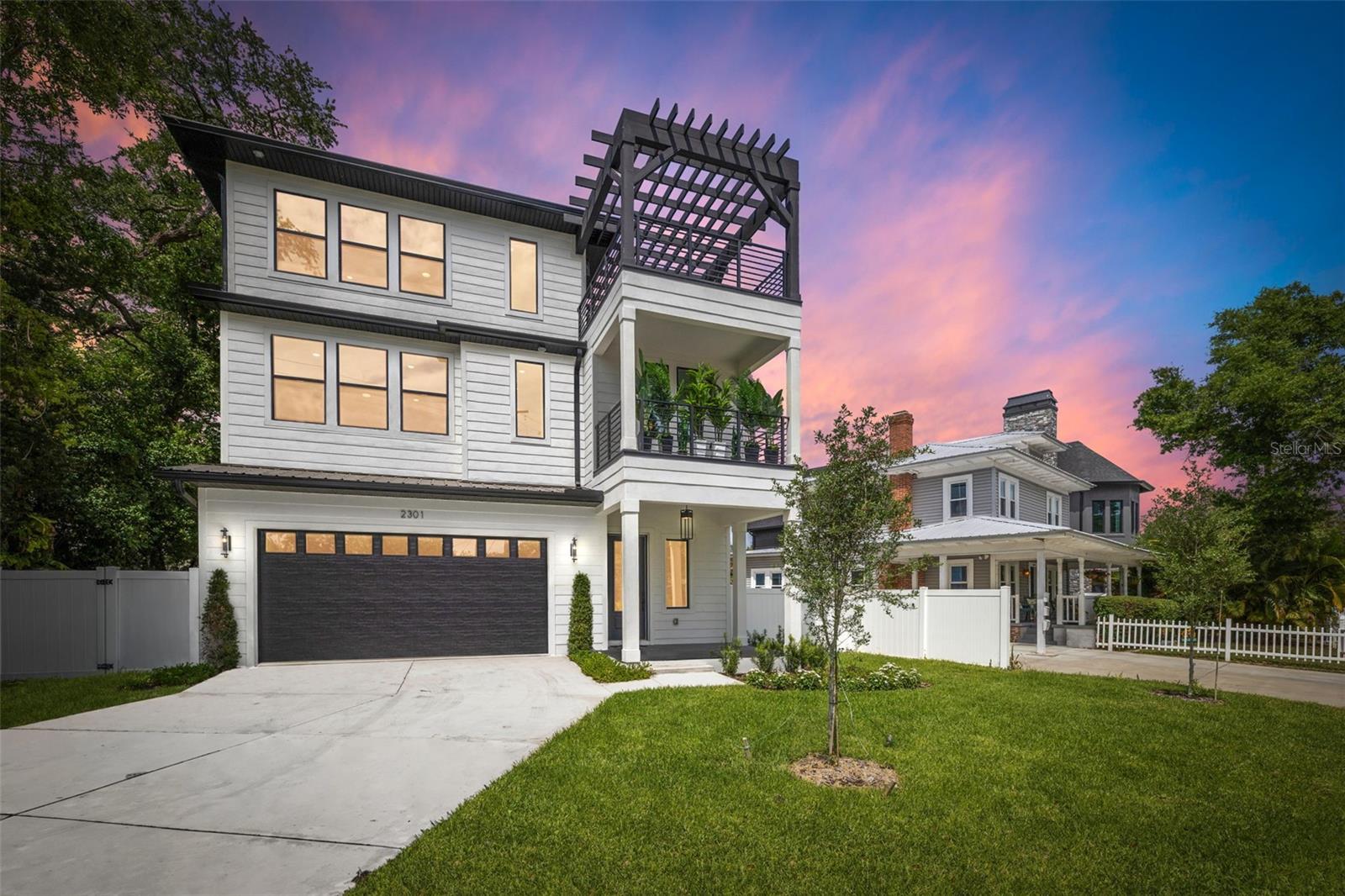 Single Family Residence in TAMPA, FL - Daniel Dourado