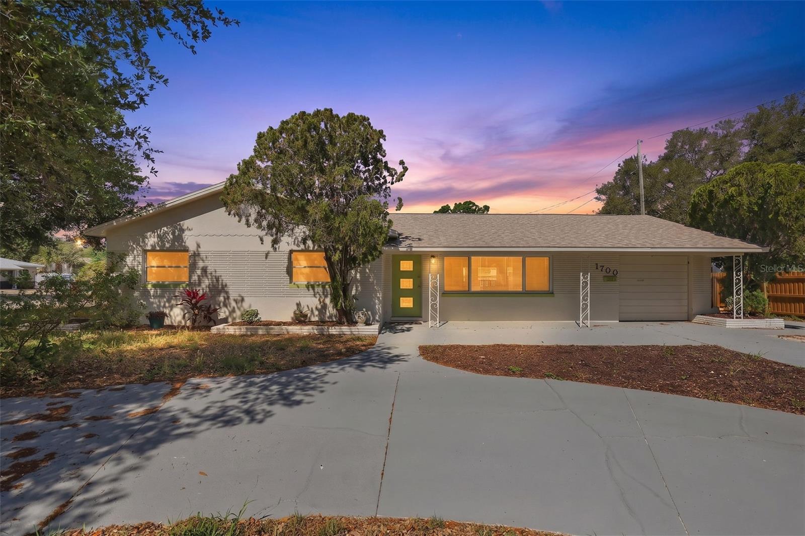 Single Family Residence em ST PETERSBURG, FL - Daniel Dourado