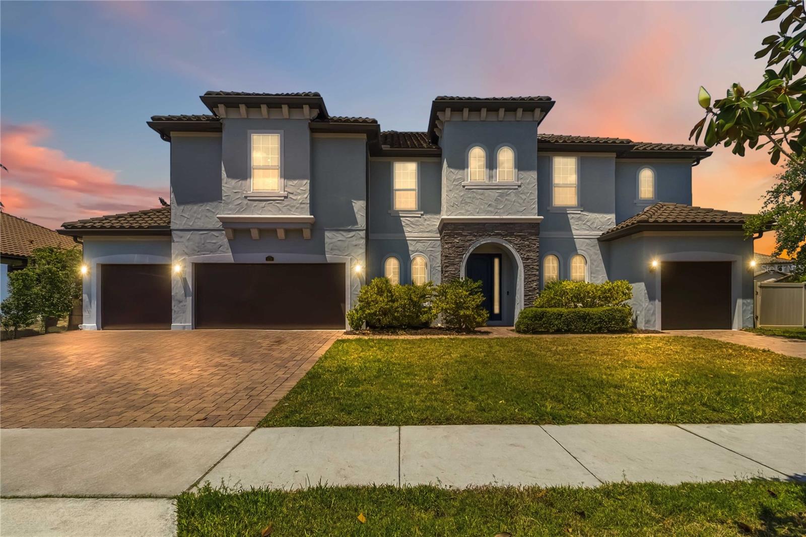 Single Family Residence em OVIEDO, FL - Daniel Dourado