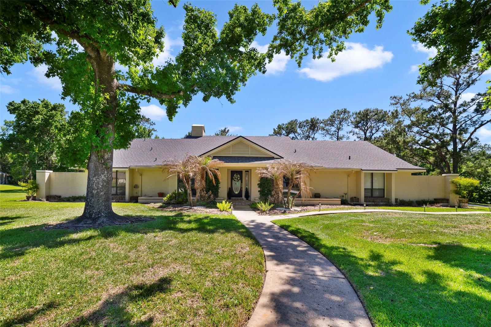 Single Family Residence in LONGWOOD, FL - Daniel Dourado