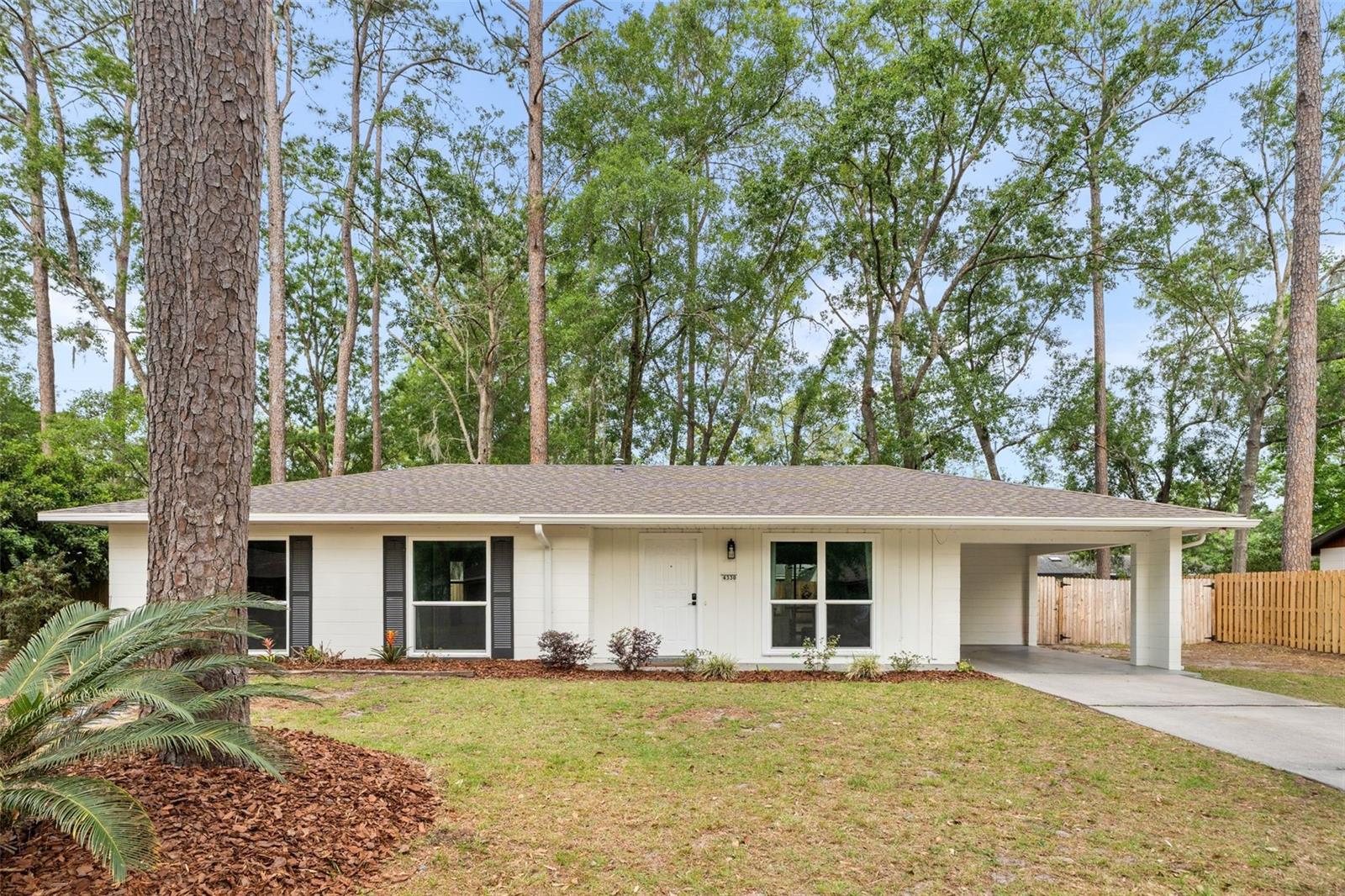 Single Family Residence in GAINESVILLE, FL - Daniel Dourado