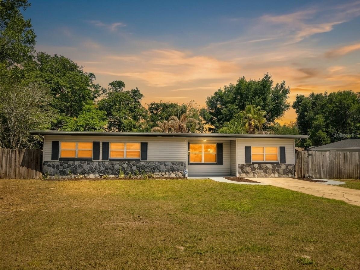 Single Family Residence in ORLANDO, FL - Daniel Dourado