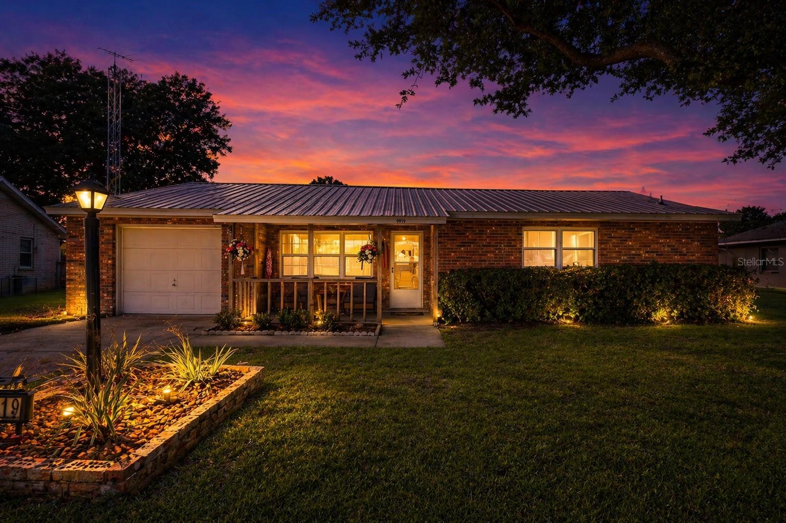 Single Family Residence in AVON PARK, FL - Daniel Dourado