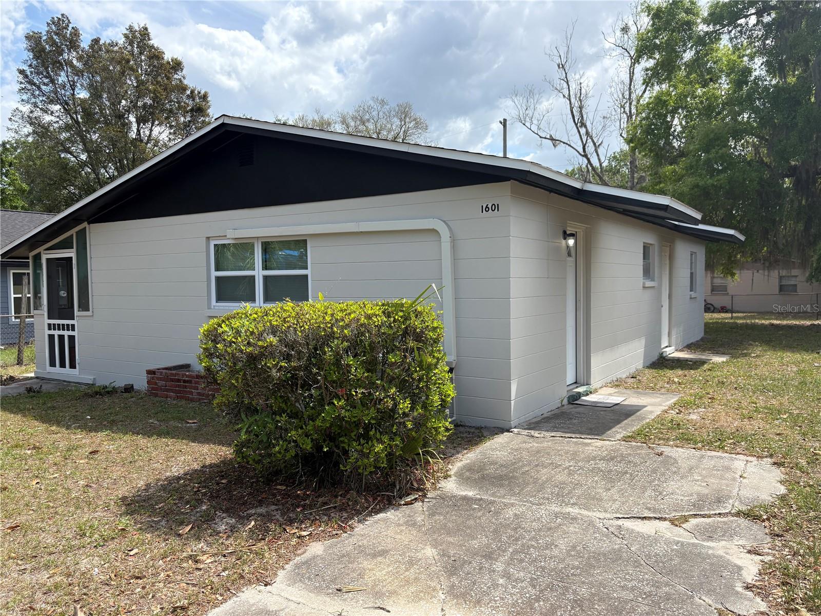 Single Family Residence in GAINESVILLE, FL - Daniel Dourado
